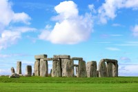 ne vom urca in autocar pentru a ne indrepta catre Stonehenge, cu siguranta cel mai mare simbol national al Marii Britanii