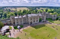 vom lasa in urma Tara Galilor pentru a reveni in Anglia, urmatoarea oprire de azi fiind la Castelul Warwick