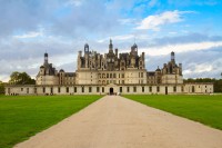 Castelul Chambord este un castel renascentist francez spectaculos, situat in Valea Loarei din Franta. Este unul dintre cele mai mari si mai vizitate castele din regiune