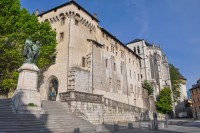 Chambéry este cunoscut pentru Castelul sau, care a fost resedinta Ducilor de Savoia in Sec al XIII-XVI-lea.