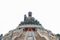 Timp liber sau excursie optionala in Lantau cu pranz inclus, cea mai mare insula din Hong Kong. Fara indoiala, atractia principala din Lantau este statuia gigantica a lui Buddha (Tian Tian Buddha).