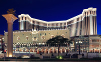 Seara, tur pietonal cu insotitorul de grup la “The Venetian Macao”–cea mai mare structura hoteliera din Asia !