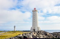 Continuam ziua cu o vizita in Akranes, unde vom face un stop fotografic la ruina navei Akranes si Farul Akranes