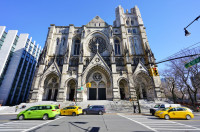 Catedrala St John The Divine a patra ca dimensiuni dintre cele mai mari catedrale ale lumii.