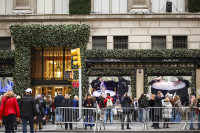 Mergeti la Saks pe 5th Avenue pentru stilul trendy sau la Tribeca, Soho si Greenwich Village pentru a gasi cei mai buni designeri si magazine cu oferte.