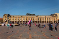 In jurul Pietei Bolivar sunt amplasate multe obiective principale precum Capitoliul National, Tribunalul, Primaria orasului Bogotá