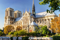 celebra catedrala Notre Dame – considerata a fi cel mai bun exemplu de arhitectura gotica franceza