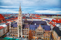 Timp liber pentru Vizitarea Pietei de Craciun din Munchen care se organizeaza anual in Marienplatz–Piata Primariei.