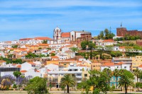 Calatoria va continua catre Silves, un oras pitoresc cuibarit in Algarve, renumit pentru trecutul sau maur.