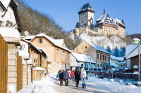 Dupa amiaza, excursie optionala de jumatate de zi (4 ore) la Castelul Karlstejn situat la aprox. 40 km distanta de Praga. Constructia in stil gotic a castelului Karlstejn a inceput in anul 1348 la ordinele Regelui Carol al IV-lea.