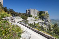 Castelul lui Venus si Castelul Pepoli.