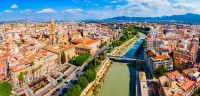 Ne aflam in Murcia, capitala regiunii cu acelasi nume din sud-estul Spaniei, o destinatie fermecatoare care combina istoria bogata cu o atmosfera vibranta si moderna