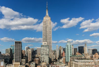 Tur de oras New York cu ghid local cu trecerea in revista a unor obiective simbol ale orasului: Empire State Building cea mai inalta cladire din New York, cu o inaltime de 381 de metri si 102 etaje.