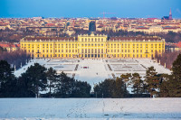 Mic dejun. Transfer cu autocarul la Palatul Schonbrunn