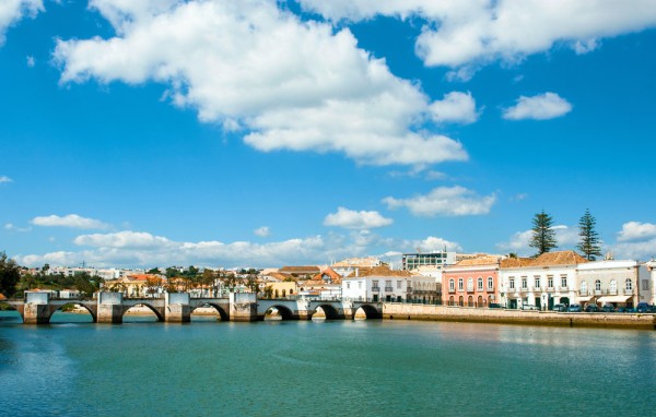 vom face o oprire si in Tavira, oras care a fost sub dominatie maura timp de secole, iar influenta araba este inca vizibila in arhitectura orasului