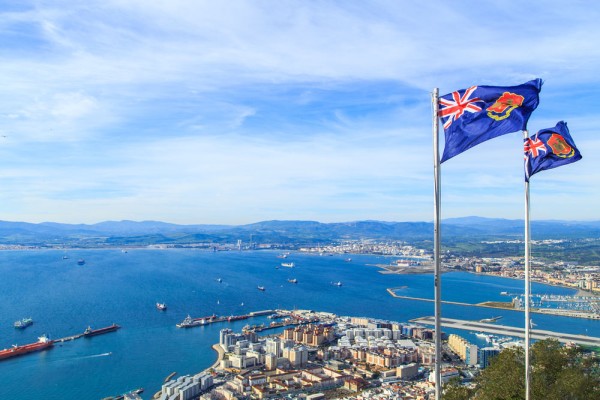 Ne aflam in Gibraltar, un teritoriu britanic de peste mari, situat in sudul Peninsulei Iberice