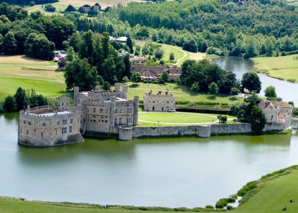 Urmatoarea oprire de azi va fi la Castelul Leeds, supranumit "cel mai frumos castel din lume"