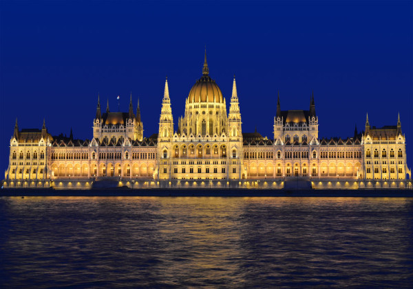 Ne indreptam spre Budapesta, unde ajungem in cursul serii si vom face un tur panoramic din autocar.