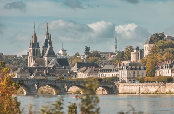 Continuam spre Tours, punctul de plecare pentru a vizita celebrele castele de pe Valea Loirei.