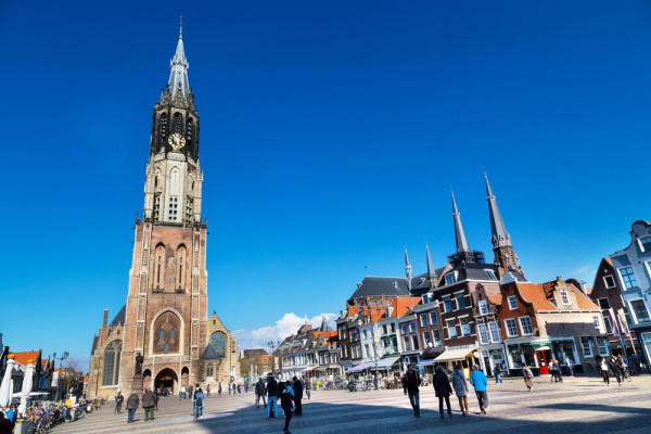 biserica Noua construita in 1396 sau casa lui Johannes Vermeer.