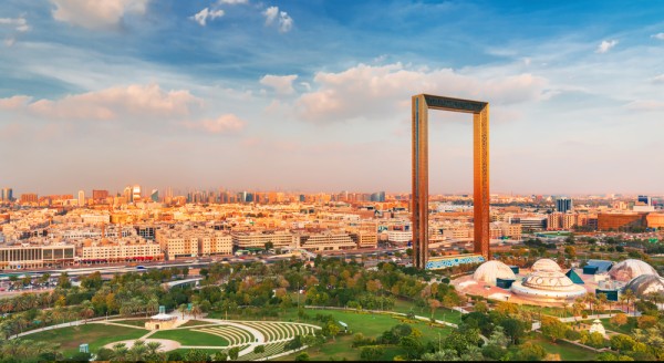 Intalnire cu reprezentantul local si transfer la Dubai Frame