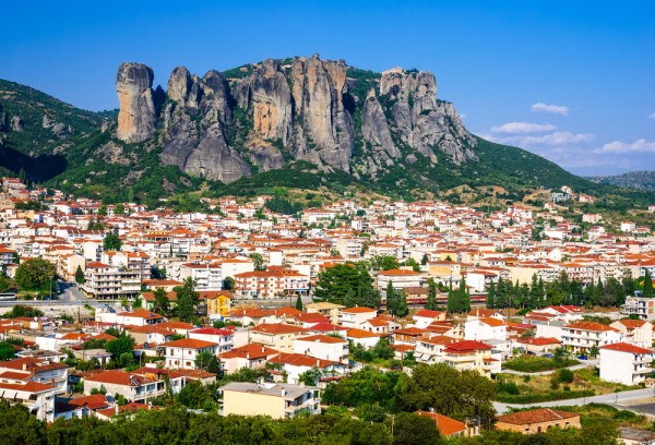 Excursia continua catre Kalambaka-un micut oras pitoresc si modern situat in apropiere de Meteora.