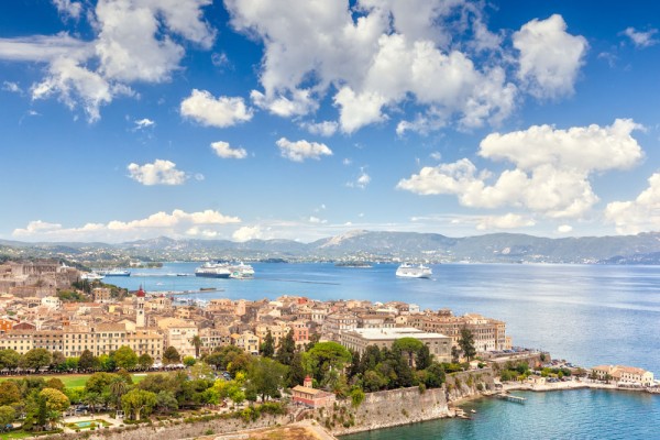 pentru a ne imbarca pe ferry-boat-ul cu destinatia Insula Corfu