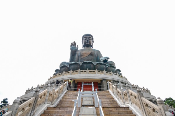 Fara indoiala, atractia principala din Lantau este statuia gigantica a lui Buddha