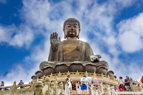 Fara indoiala, atractia principala din Lantau este statuia gigantica a lui Buddha