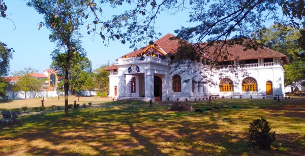 Palatul Mattancherry sau Palatul olandez a fost construit de catre portughezi in stilul traditional Kerala