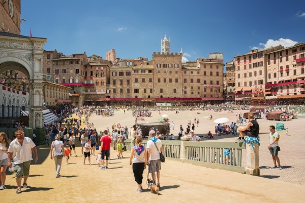 Urmatoarea oprire a zilei va fi in Siena, unul dintre cele mai captivante orase ale Italiei