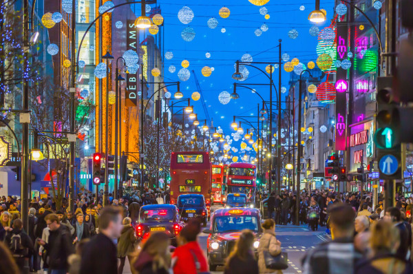 Nici o vizita la Londra nu se poate incheia fara un popas de cumparaturi pe Oxford Street