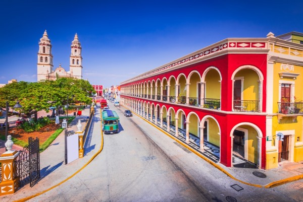 Tur panoramic de oras Campeche in care admiram Poarta Pamantului, Catedrala “Concepcion Inmaculada”, Piata Principala.