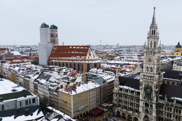 Marienplatz, Primaria, Michaelskirche, Frauenkirche, Teatrul National, Hofbrauhaus, Residenz, Odeonsplatz, etc.