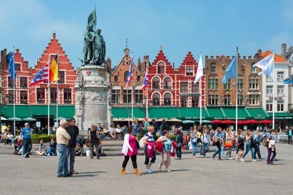 Daca tot suntem in Brugges, inainte de a ne continua drumul, vom face o plimbare prin centrul orasului pentru ca merita cu siguranta!.