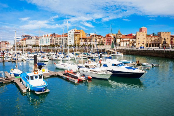 ne continuam calatoria prin aceste regiuni cu un farmec aparte catre Gijon, un oras portuar situat pe tarmul Golfului Biscay