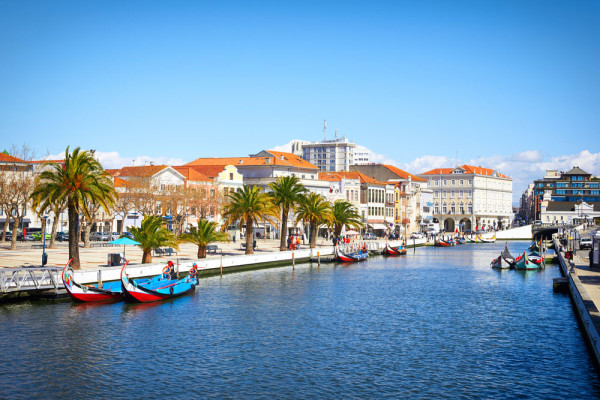 In cele din urma ajungem la Aveiro, orasel situat la marginea unui sistem extins de lagune de coasta.