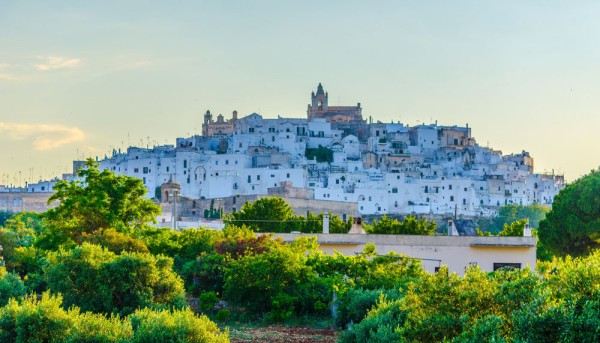 Ultima oprire a zilei va fi la Ostuni – la dama Bianca della Puglia – unul din cel mai renumite centre turistice din Puglia