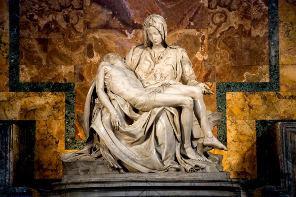 unde puteti admira celebra capodopera „Pieta” a lui Michelangelo
