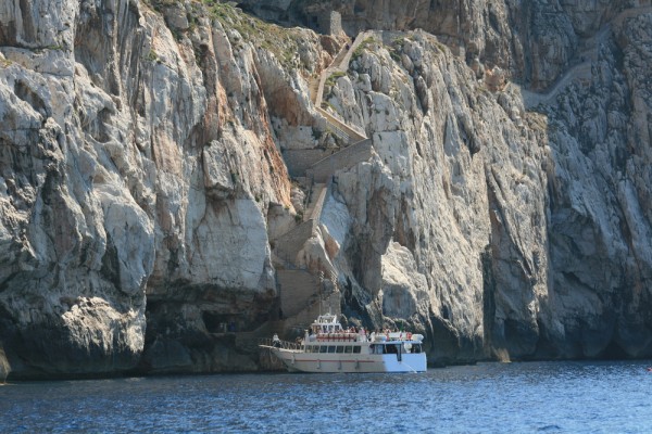 Continuam apoi cu Pestera lui Neptun "Grotta di Nettuno”