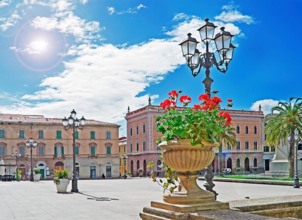 Vom continua apoi catre Sassari unde vom avea timp sa exploram un pic istoria orasului intr-un tur de oras al centrului istoric