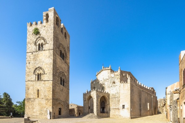 Aici se afla Catedrala Santa Orsola, Gradina Guvernatorului,