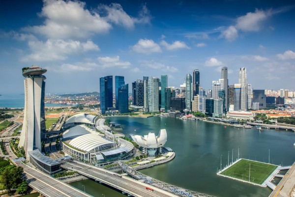 Tur panoramic in cadrul caruia vedem Padang, Clubul de Cricket din Singapore,