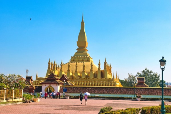 Continuam turul cu Pha That Luang, care este fara indoiala cel mai important monument laotian