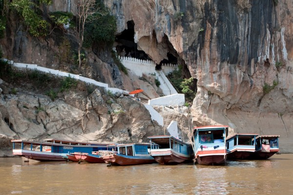 Pe drum vom face o oprire la Pestera Pak Ou  - unul din cele mai sacre locuri din Laos.