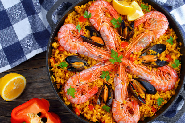 A gati paella este cu siguranta cea mai remarcabila experienta valenciana, nu numai culinara cat si sociala, familia si prietenii adunandu-se pentru a gati impreuna.