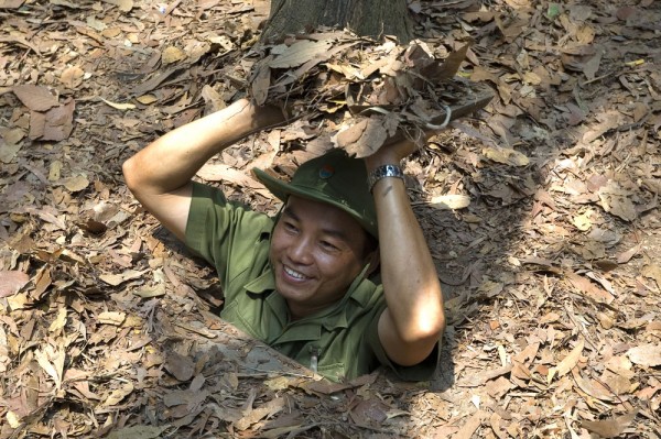 Sosire in Ho Chi Minh. Unul dintre punctele de interes ale Ho Chi Minh-ului se afla in afara orasului. Nici o zona ramasa in urma razboiului din Vietnam nu este atat de venerata precum cea a Tunelurilor de la Cu Chi.