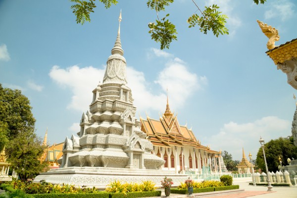 cea mai uimitoare fiind Sala Tronului cu un turn inalt, imitatie dupa turnurile templului Bayon din Angkor.